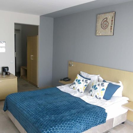 Albizia Beach Hotel Warna Exterior foto